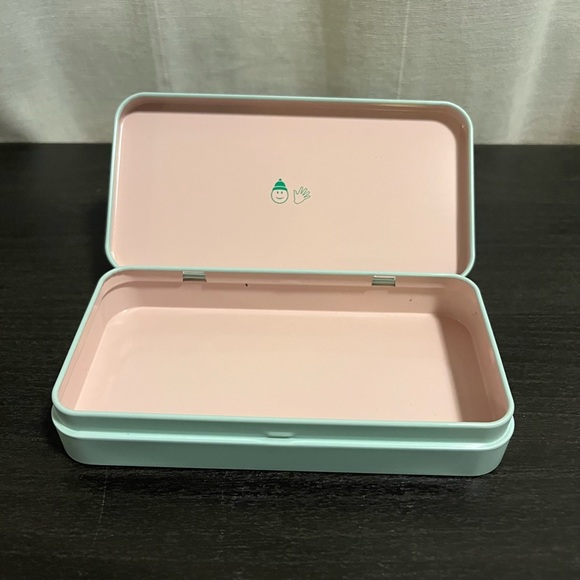 Glossier Tin - Picture 2 of 3